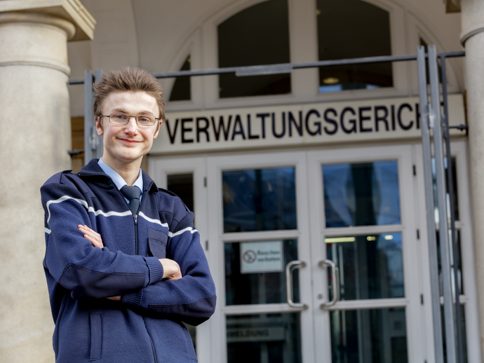 Marvin Kubitza vor dem Verwaltungsgericht in Gelsenkirchen. (vergrößerte Bildansicht wird geöffnet)