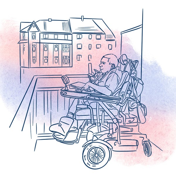 Mann im Rollstuhl auf einem Balkon
